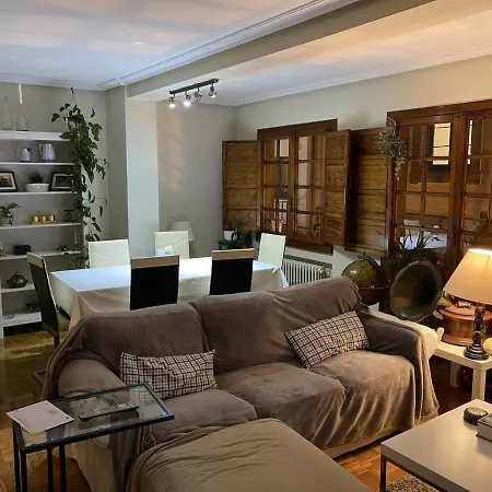 In Downtown Next To The Town Hall Apartment