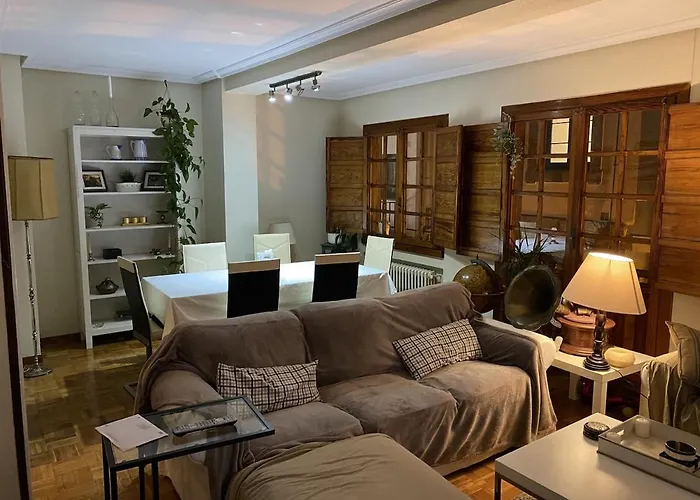 In Downtown Next To The Town Hall Apartment